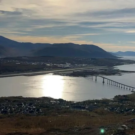 Naert Til Flyplass Naturen Og Sentrum Av Tromsø