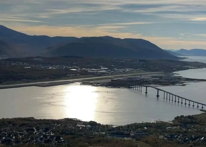 Naert Til Flyplass Naturen Og Sentrum Av Tromsø